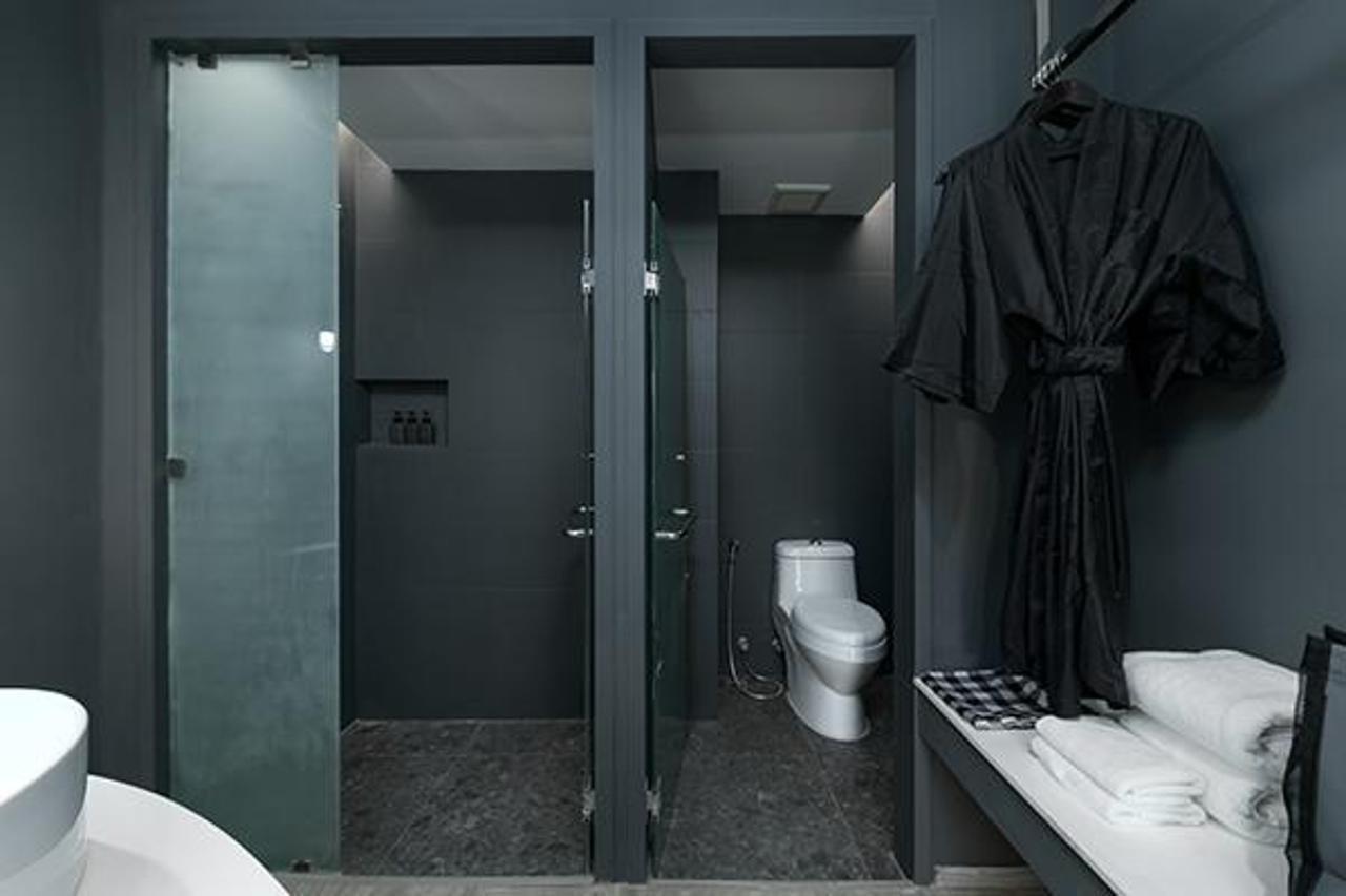 Foto Hotel Phuket Beachfront المظهر الخارجي الصورة Bathroom